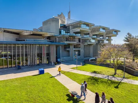 Khuôn viên University of Massachusetts Dartmouth