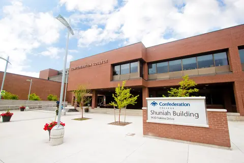 Khuôn viên Confederation College